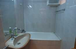 Apartament de 3 camere semidecomandat, 61 mp, zona Râul Doamnei
