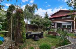 Vila spatioasa de 320 mp cu 7 camere, 4 bai si piscina in Balotesti