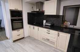 Apartament de 4 camere cu terasa 20 mp, 107 mp, zona Piața Victoriei