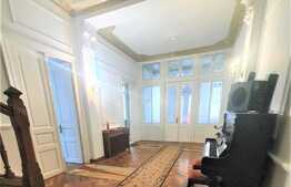 Vila deosebita, consolidata si renovata, 470 mp, curte 106 mp, Universitate-Batistei