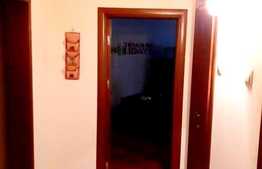Apartament de 3 camere, 76 mp, decomandat!