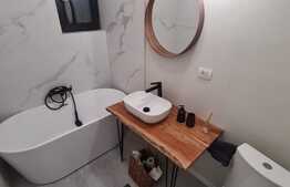 Apartament elegant de 3 camere în vilă, luminos și amenajat recent, 1 Mai