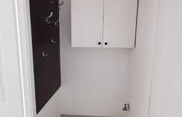 Apartament de 3 camere semidecomandat, bloc anvelopat, zona Piața Victoriei