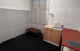 Apartament de 4 camere, 70 mp, curte de 50 mp, parcare, zona Eminescu