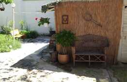 Apartament 3 camere, 60 mp, curte privata, zona Centrala