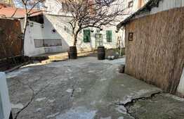 Apartament 3 camere, 60 mp, curte privata, zona Centrala