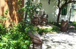 Apartament 3 camere, 60 mp, curte privata, zona Centrala