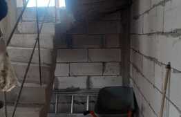 Casa la rosu cu teren 495 mp in comuna Berceni 