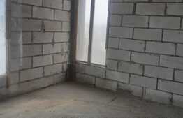 Casa la rosu cu teren 495 mp in comuna Berceni 