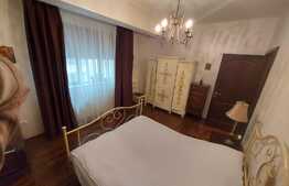 Apartament de 3 camere, boxa, zona Damaroaia