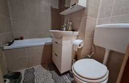 Apartament de 2 camere decomandat. Zona 1 Decembrie 1918.