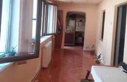 Casa cu 5 camere , 402 mp teren, cartier Andronache