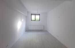 Apartament de 3 camere, 133 mp, curte proprie, bloc nou, zona 1 Mai