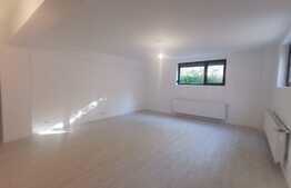 Apartament de 3 camere, 133 mp, curte proprie, bloc nou, zona 1 Mai