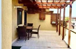 Apartament de 2 camere, 2 parcari si terasa, 135 mp, zona Pajura