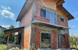 Casa la rosu, Branesti teren 615MP