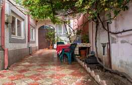 Casa cu spatiu comercial, 210 mp, in zona Rahova