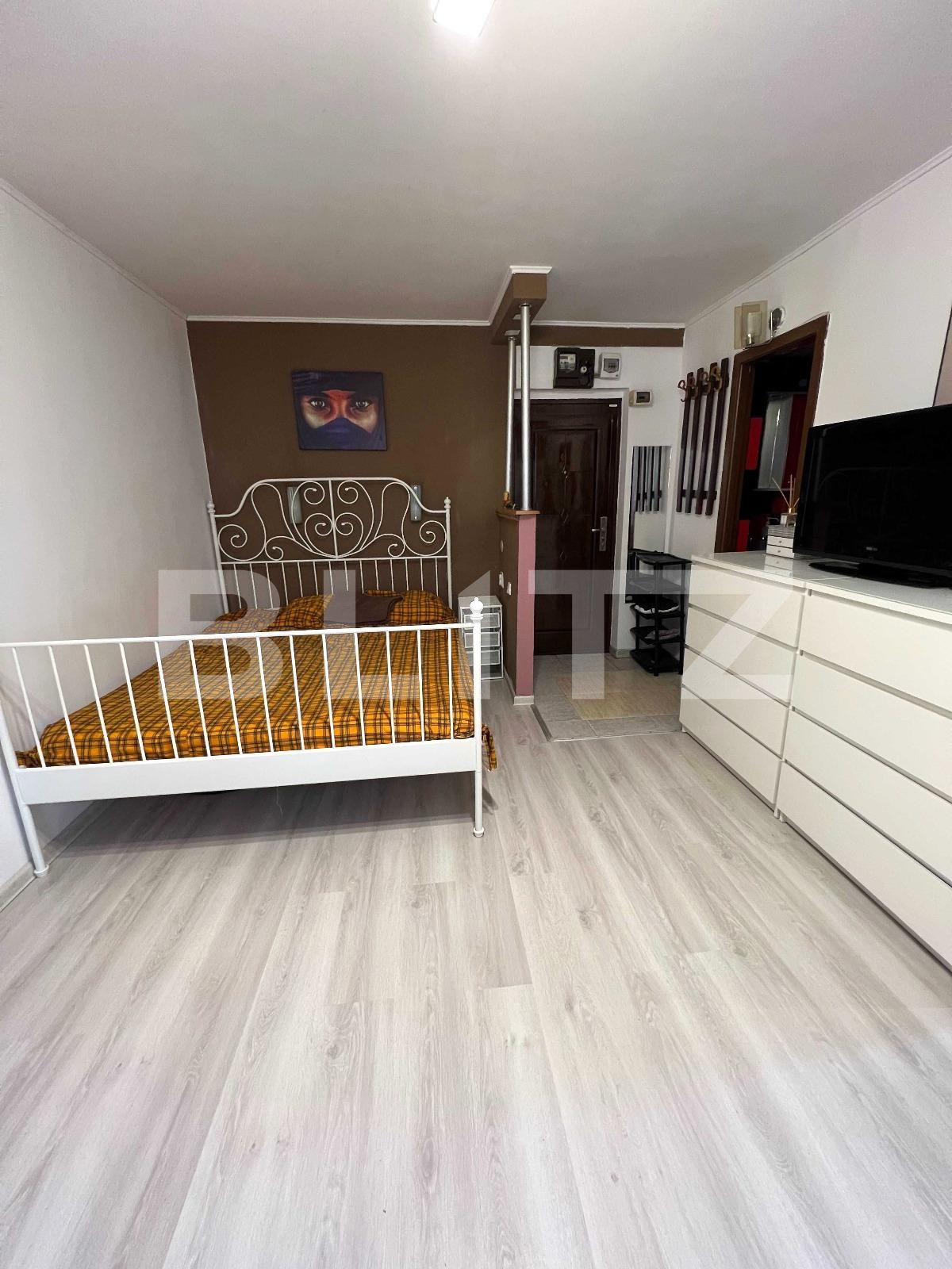 Garsoniera, Tei | Poza2