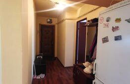 Apartament decomandat, 4 camere, etaj intermediar, Dezrobirii