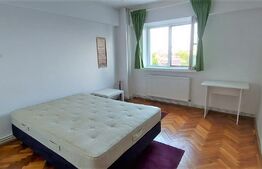 Apartament de 3 camere, 80 mp, centrală termică, zonă Piața Mare