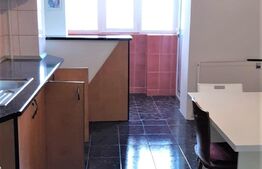 Apartament de 3 camere, 80 mp, centrală termică, zonă Piața Mare