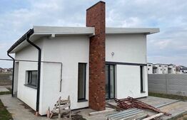 Casa nouă în plan parter racordată la rețeaua de gaze, cu un teren aferent de 385 mp, situată în zona Damila/Selgros 