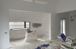 Casa nouă în plan parter racordată la rețeaua de gaze, cu un teren aferent de 385 mp, situată în zona Damila/Selgros 