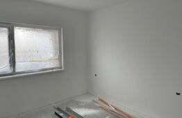 Casa nouă în plan parter racordată la rețeaua de gaze, cu un teren aferent de 385 mp, situată în zona Damila/Selgros 