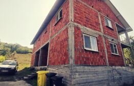 Duplex P+1, 250 mp si 2229 mp teren intravilan, in Leamna de Jos