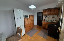 Apartament de 3 camere, 83 mp, centrala termica, zona Piata Mare