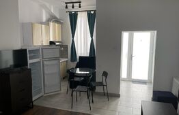 Clădire locuințe (18 garsoniere și apartamente) 2.700 mp, 1.300 mp teren, zonă centrală