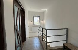 Casă recent renovată, P + 1, 3 camere, zonă centrală 