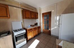 Apartament 3 camere, 80 mp, centrala termica, Zona Piata Mare