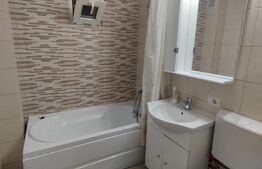 Apartament 3 camere, decomandat, zona Sara