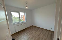 Apartament 3 camere, semidecomandat, etaj intermediar, zona Centrala (Curtea de Apel)