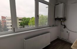 Apartament 3 camere, semidecomandat, etaj intermediar, zona Centrala (Curtea de Apel)