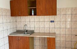 Apartament 3 camere decomandat, etaj 2, zona Dezrobirii