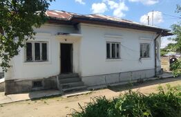 Casă 78 mp utili si 586 mp teren, două fronturi stradale, zona Catargiu