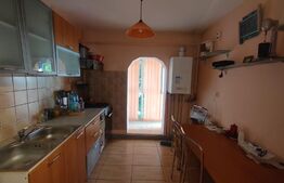 Apartament de 2 camere, decomandat, centrala termica, zona Materna