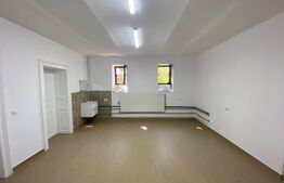 Cabinete medicale, 50 mp, sala de așteptare, zona centrală 