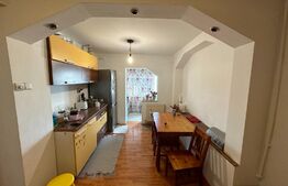 Apartament de 3 camere, decomandat, centrala termica, zona 1Mai