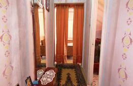 Apartament 3 camere semidecomandat, etajul 1 , zona Bigul Vechi