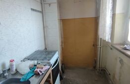 Garsoniera semidecomandata, etaj intermediar, zona Rovine-Parculet