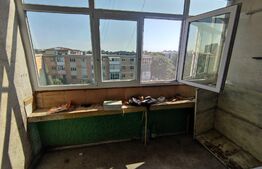 Garsoniera semidecomandata, etaj intermediar, zona Rovine-Parculet