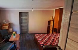 Casa pe parter, renovata, 77 mp utili și 1500 mp teren la strada, zona Podari! 