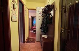 Apartament cu 3 camere semidecomandat în zona Craiovița (Piața Orizont)