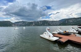  Pensiune 4* , 3500 mp, teren 4500 mp, pe malul Dunarii, Dubova