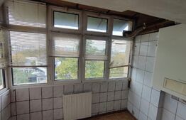 Apartament cu 3 camere , decomandat, zona Amaradia-Politie