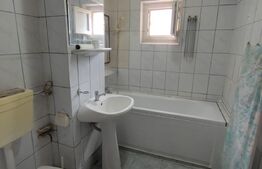 Apartament cu 3 camere , decomandat, zona Amaradia-Politie