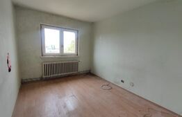 Apartament cu 3 camere , decomandat, zona Amaradia-Politie
